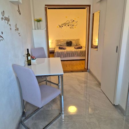 Apartment Karla Komiza Exterior photo