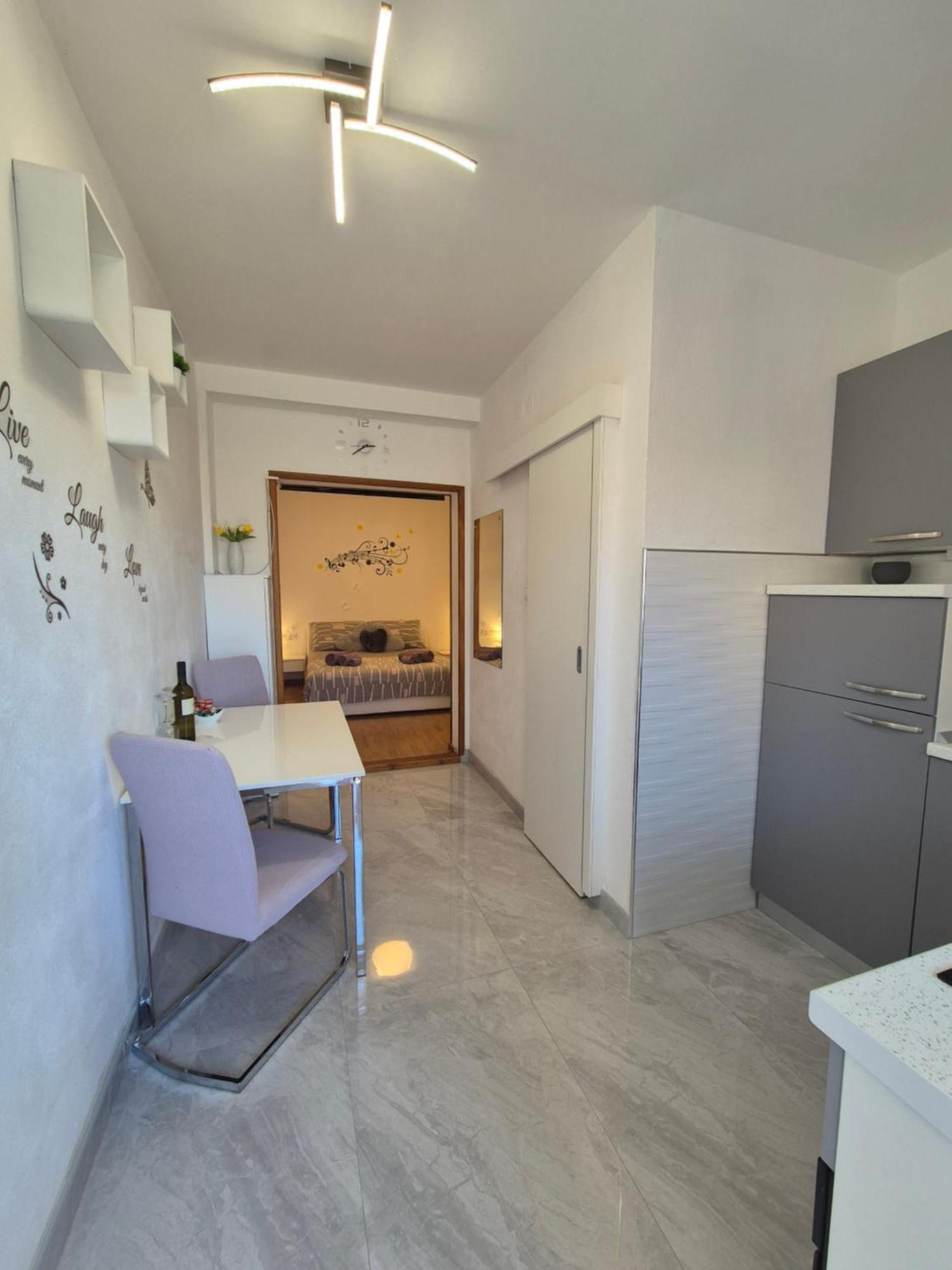 Apartment Karla Komiza Exterior photo