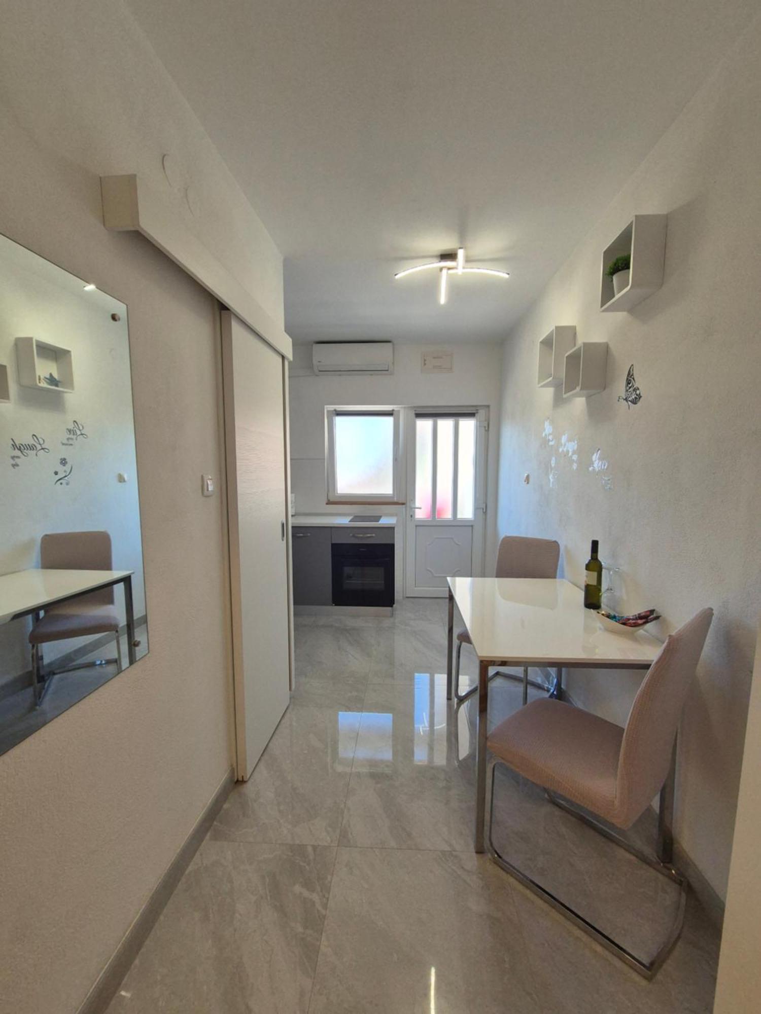 Apartment Karla Komiza Exterior photo